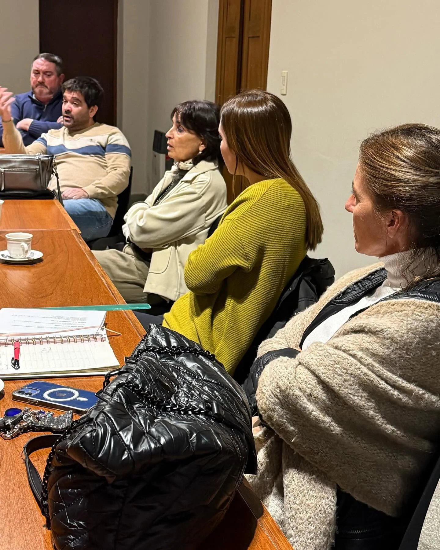 Socios de CEDA durante una reunión de trabajo en la sede