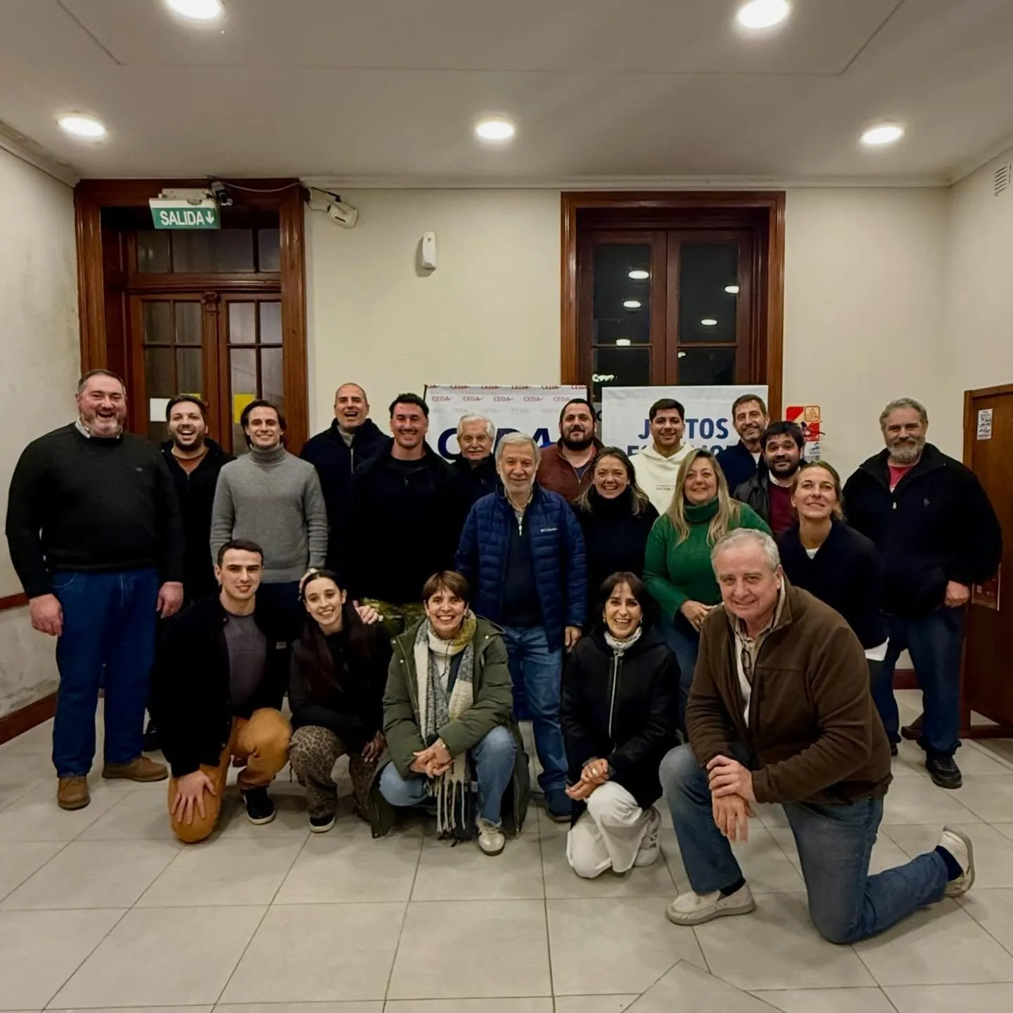 Comisión directiva y socios de CEDA reunidos en la sede, junio de 2026